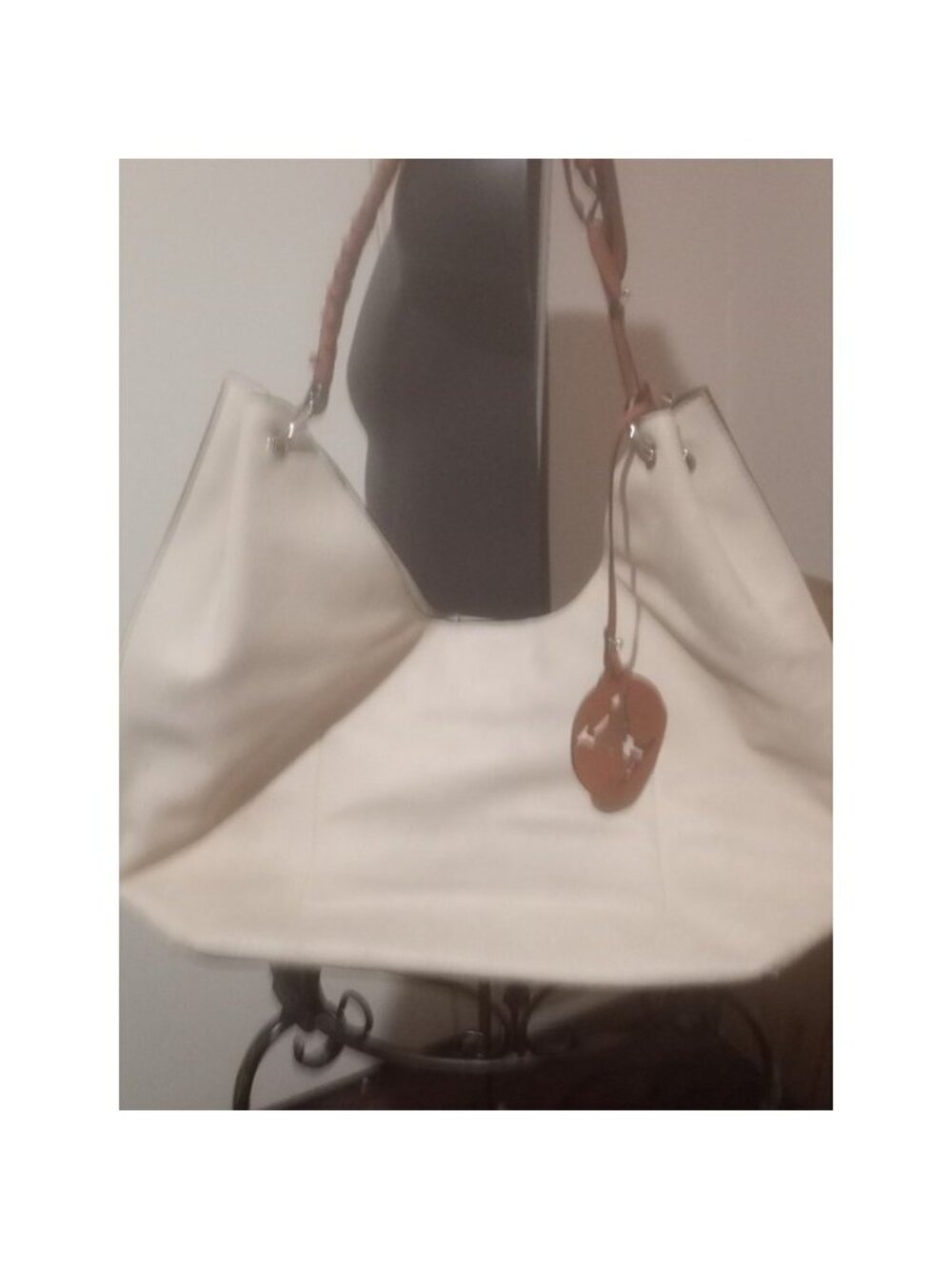 LOUIS VUITTON Paris Carmel Mahina Leather Hobo Bag White Beige - Picture 7 of 12